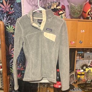 Patagonia Women's Gray and Cream Teddy Jacket